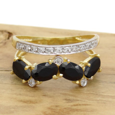 Meia Aliança com Ônix e  14 Diamantes, em Ouro Amarelo 18 Kilates